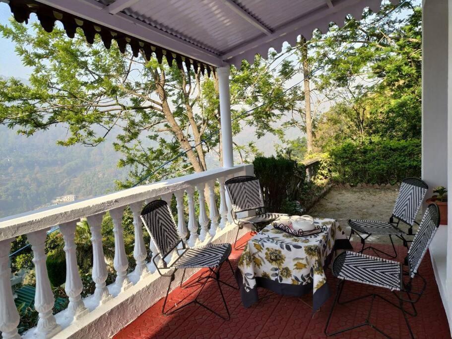 Whistling Thrush Cottage, Bhimtal ナイニタール エクステリア 写真